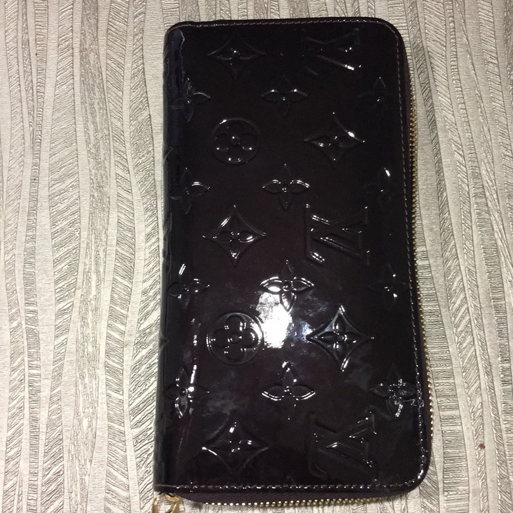 Louis Vuitton Authentic Zippy Wallet in Amarante